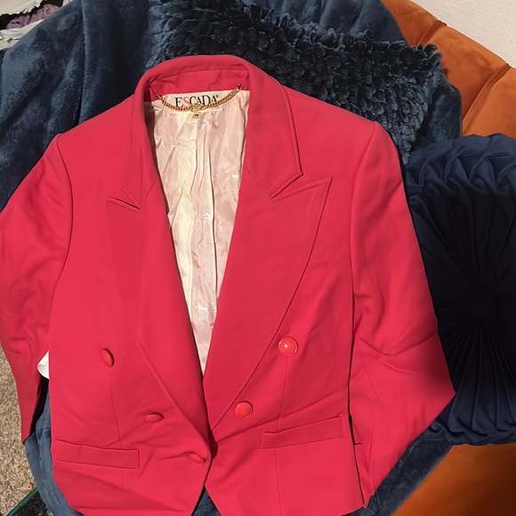 Escada - Picture 2 of 5